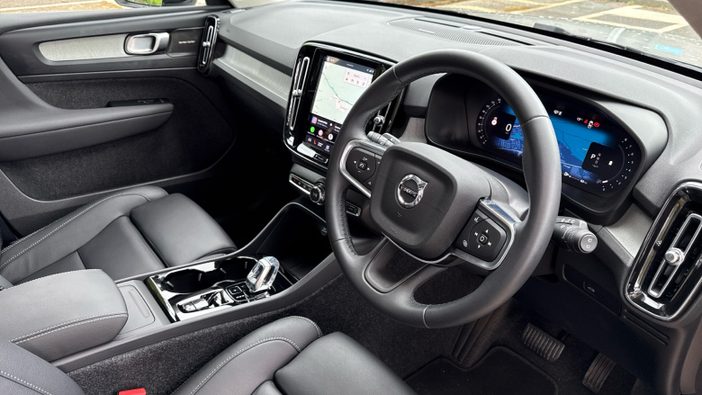 Volvo XC40 2.0 B4P Ultra Dark 5dr Auto Petrol Estate